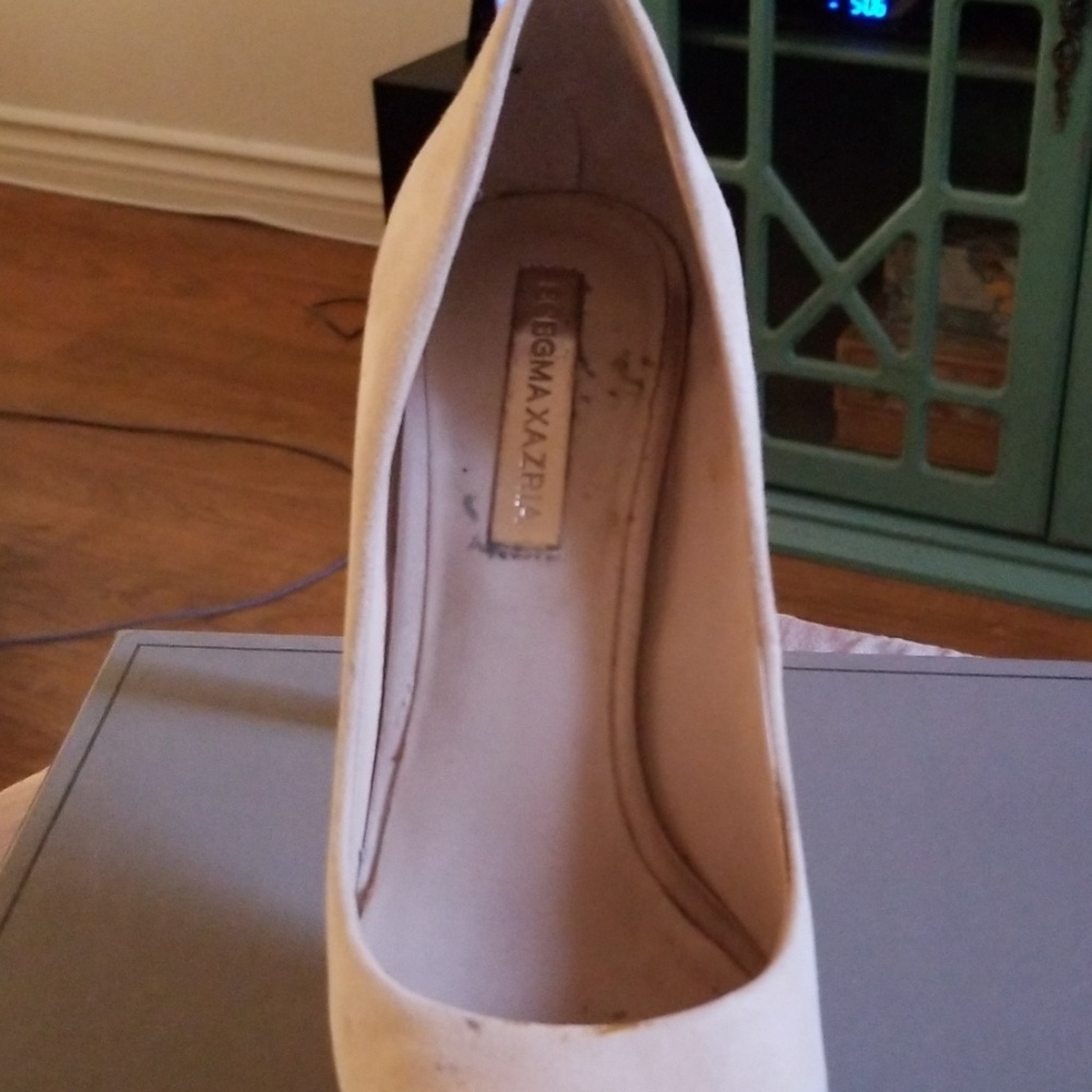 Heels - Picture 3 of 4